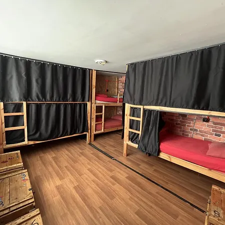 Lola Backpacker's Hostel *