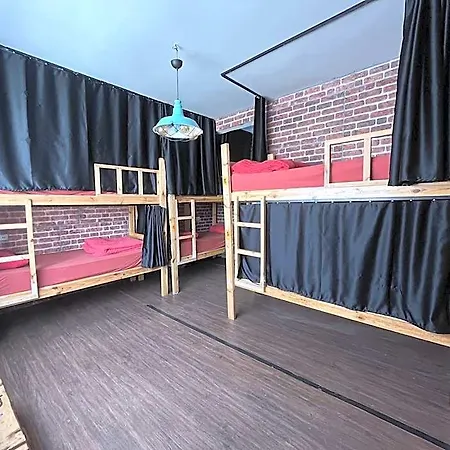 Lola Backpacker's Hostel *