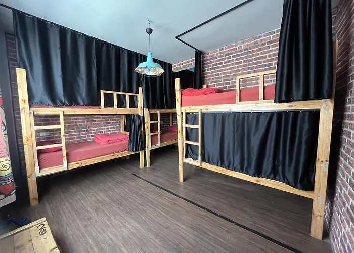 Lola Backpacker's Hostel