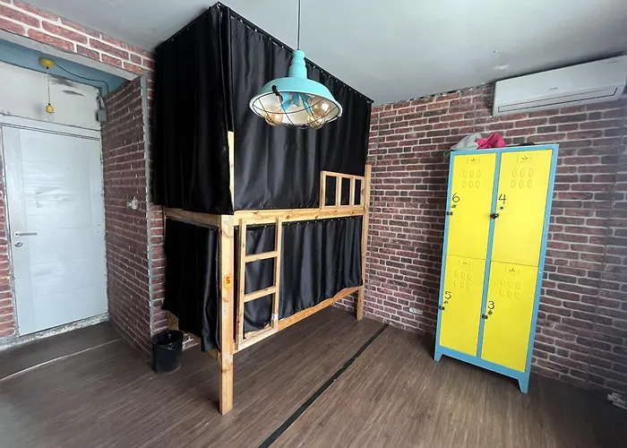 Lola Backpacker's Hostel